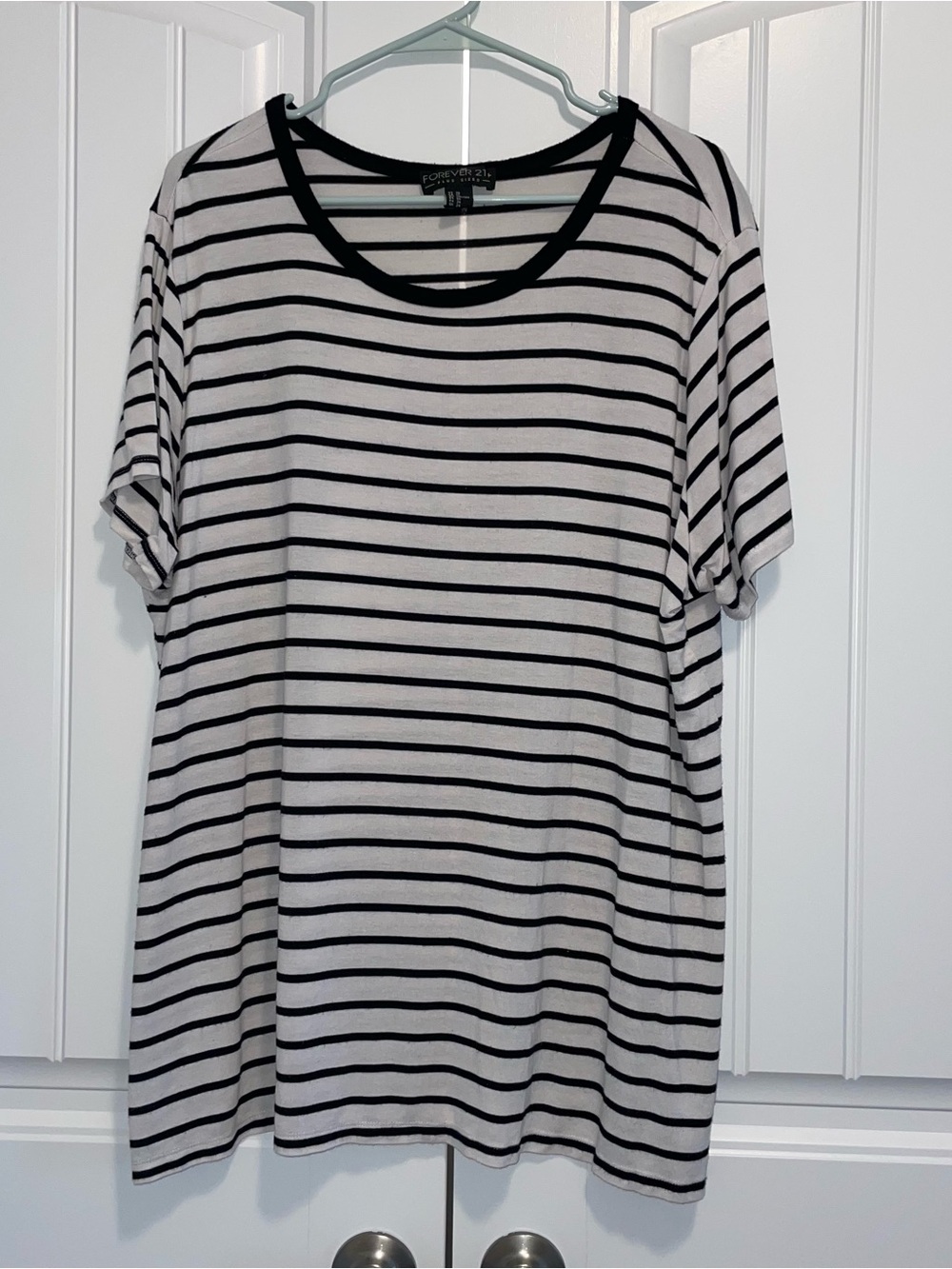 Forever 21 Black and White Striped Short Sleeve Tee